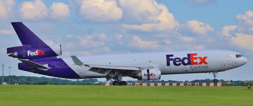 FedEx suspends money-back guarantees on U.S. holiday air deliveries